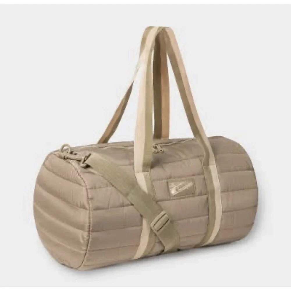 champion gym travel tote bag Unisex Adult Logo Duffel Bags, Surf Heather, One-Size US: Clothing, Shoes & Jewelry POWER THROUGH YOUR ACTIVE LIFESTYLE.This spacious 18x12x10 bag offers premium polyester construction with HD printed Champion logo and branded zipper pulls Champion gym bag - Gem